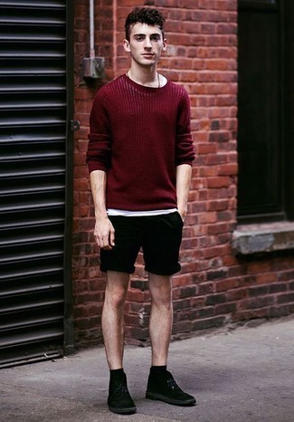 С чем носить темно-красный свитер с круглым вырезом мужчине