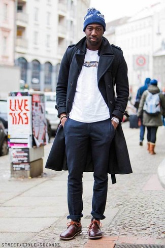 Какие брюки чинос носить с темно-красными ботинками дезертами