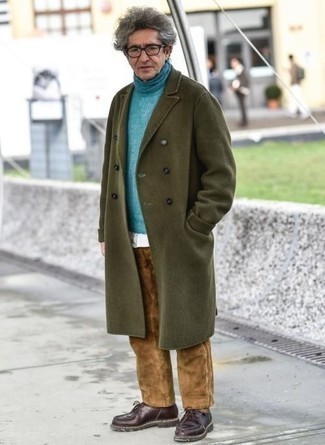 Какие водолазки носить с темно-красными ботинками дезертами