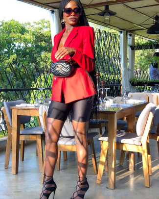 С чем носить темно-красный двубортный пиджак женщине