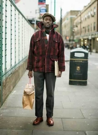 С чем носить темно-красную полевую куртку