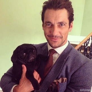 С чем носить темно-красный нагрудный платок в мелкую клетку