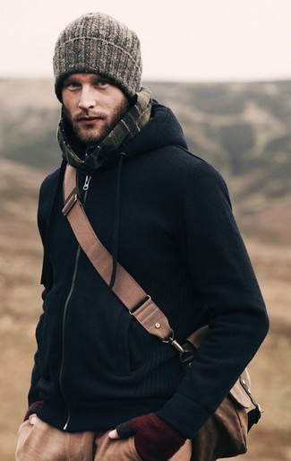 С чем носить темно-красные перчатки мужчине