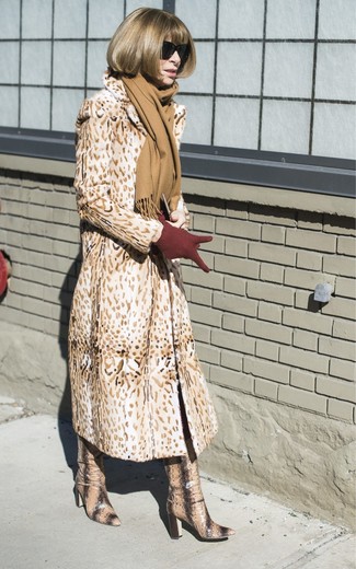 С чем носить темно-красные перчатки женщине