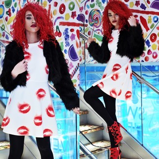 С чем носить темно-красные босоножки на каблуке