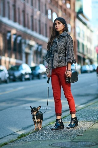 Какие ботильоны носить с темно-красными джинсами