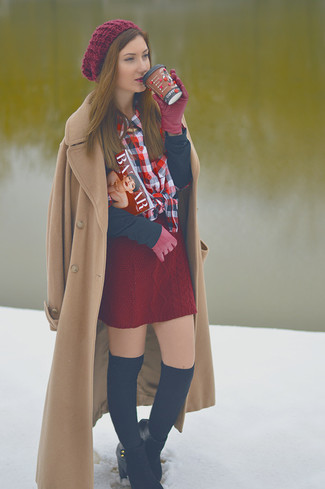 С чем носить темно-красную вязаную мини-юбку