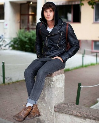 С чем носить темно-красную кожаную сумку мужчине