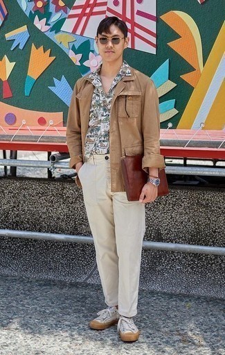 С чем носить темно-красную кожаную сумку мужчине