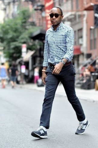 С чем носить темно-красный кожаный ремень мужчине