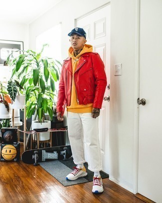 С чем носить темно-красную кожаную косуху мужчине