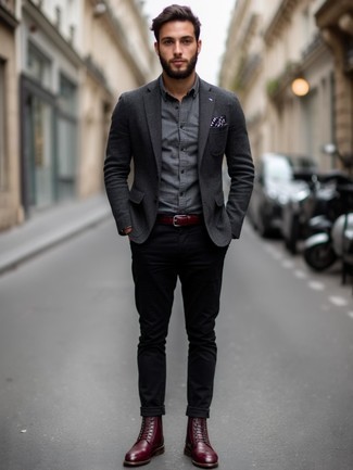 С чем носить темно-красные кожаные ботинки мужчине