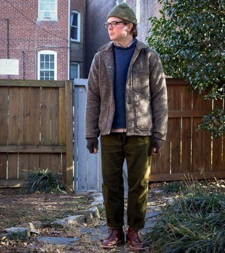 С чем носить темно-красные кожаные повседневные ботинки мужчине