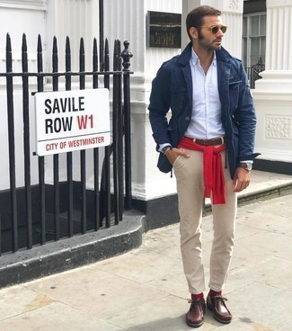 С чем носить темно-красные кожаные ботинки дезерты