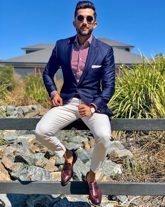 С чем носить темно-красные кожаные лоферы мужчине