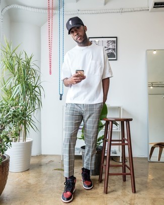 С чем носить темно-красные кожаные кеды мужчине