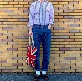 Какие джинсы носить с темно-красными лоферами мужчине