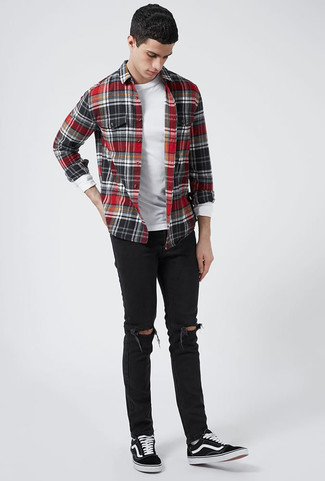 С чем носить темно-красную рубашку с длинным рукавом мужчине