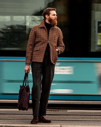 С чем носить темно-красную нейлоновую большую сумку мужчине