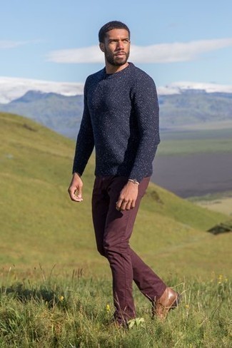 С чем носить темно-красные брюки мужчине