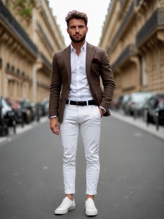 С чем носить темно-красный нагрудный платок