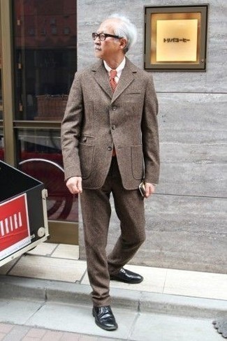 С чем носить темно-красный галстук в горошек мужчине