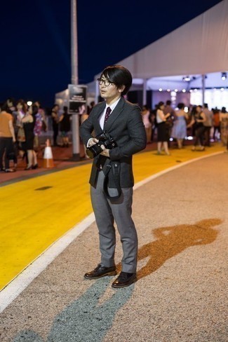 С чем носить темно-красный галстук в горошек мужчине