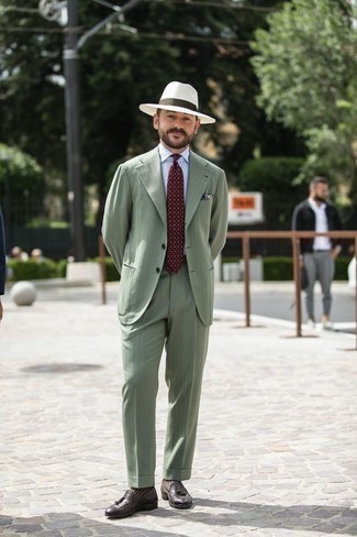 С чем носить темно-красный галстук в горошек мужчине