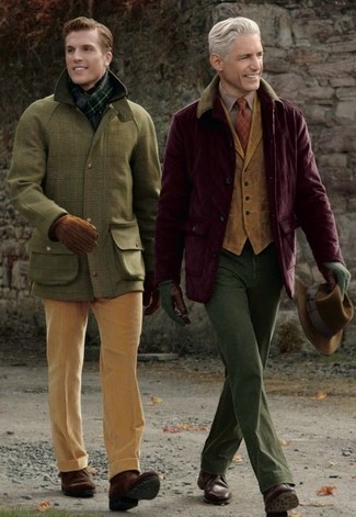 С чем носить темно-красный галстук в горошек мужчине