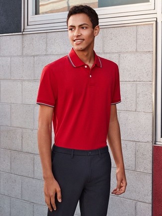 С чем носить темно-красную футболку-поло мужчине