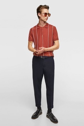 С чем носить темно-красную футболку-поло мужчине