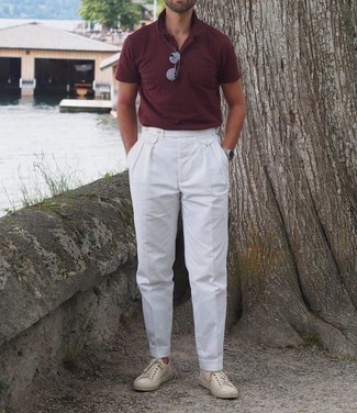 С чем носить темно-красную футболку-поло мужчине