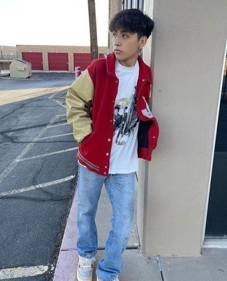 С чем носить темно-красную куртку с принтом мужчине