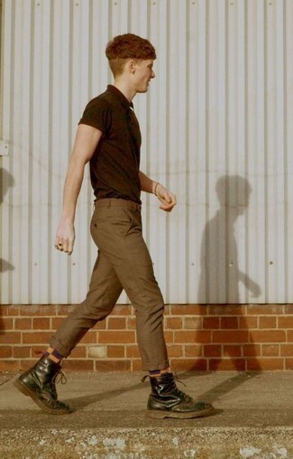 С чем носить темно-красную футболку-поло с принтом мужчине