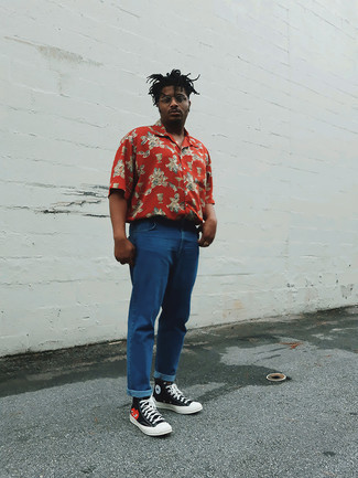 С чем носить темно-красную рубашку с принтом мужчине