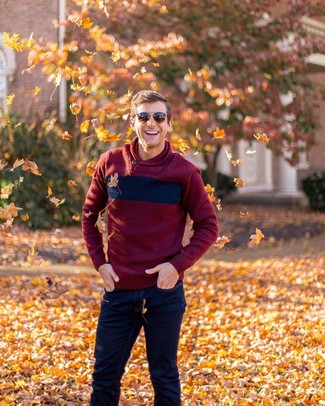 С чем носить темно-красный свитер с отложным воротником