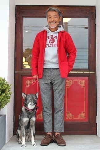 С чем носить темно-красную куртку-рубашку мужчине