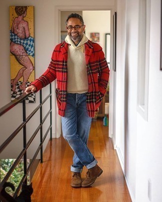 С чем носить темно-красную куртку-рубашку мужчине