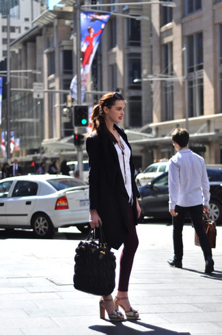 Какие блузы на пуговицах носить с темно-красными джинсами скинни