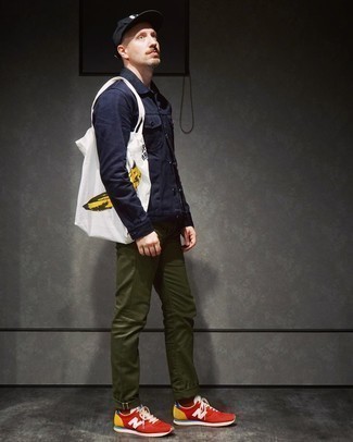 С чем носить темно-красные кеды мужчине