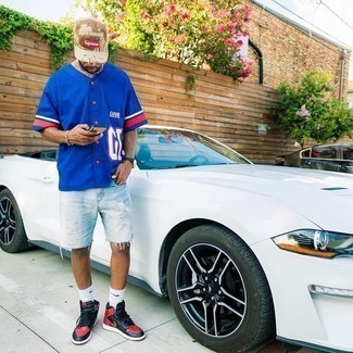 С чем носить темно-красные кеды мужчине