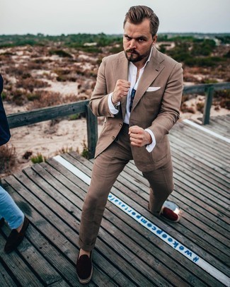 С чем носить темно-красные замшевые эспадрильи мужчине