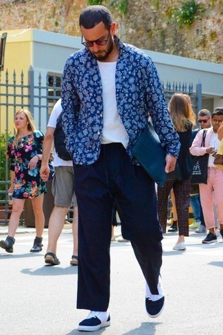 С чем носить темно-красные солнцезащитные очки мужчине