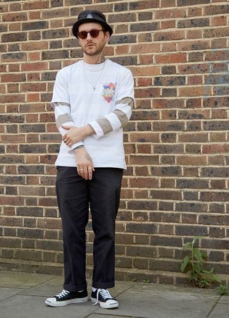 С чем носить темно-красные солнцезащитные очки мужчине