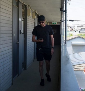 С чем носить темно-красные солнцезащитные очки мужчине