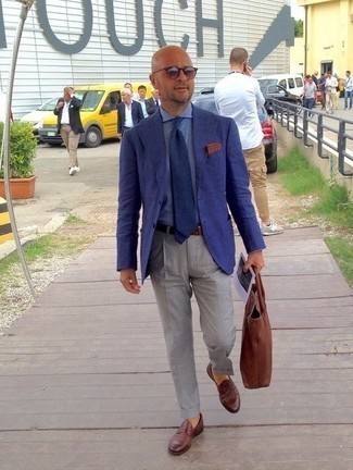 С чем носить темно-красные солнцезащитные очки мужчине