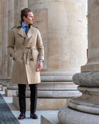 С чем носить темно-красные лоферы с кисточками