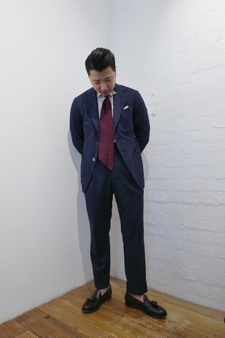 С чем носить темно-красный галстук мужчине