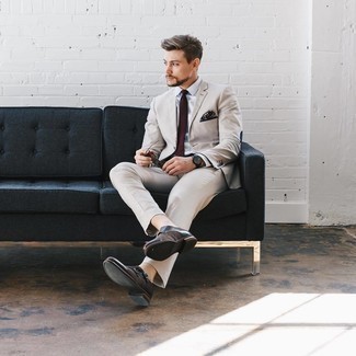 С чем носить темно-красный галстук мужчине