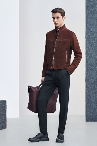 С чем носить темно-красную большую сумку мужчине